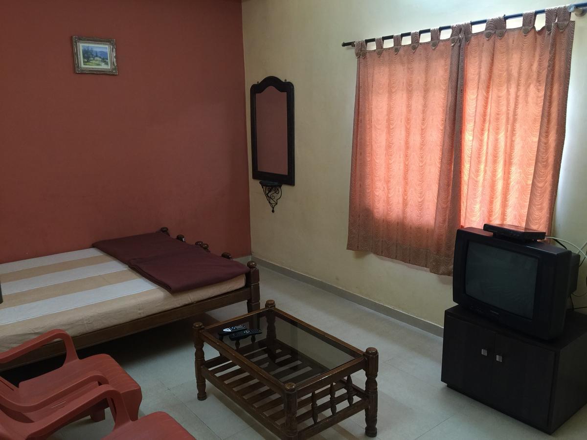 Mtdc Approved Mohiniraj Guest House Nashik Exterior photo